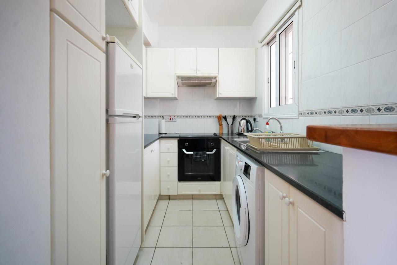 Resitour - Regina Gardens Apartment Пафос Екстериор снимка