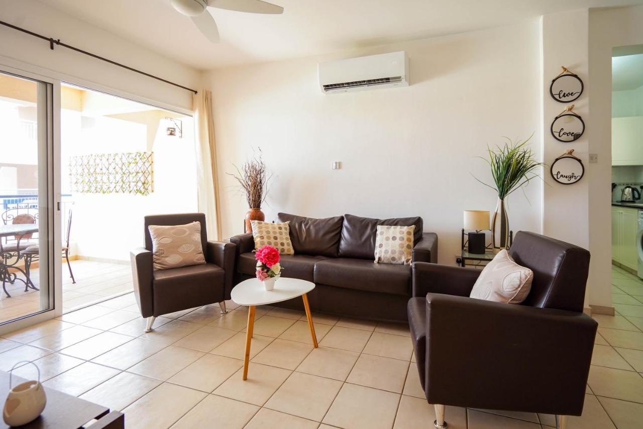 Resitour - Regina Gardens Apartment Пафос Екстериор снимка
