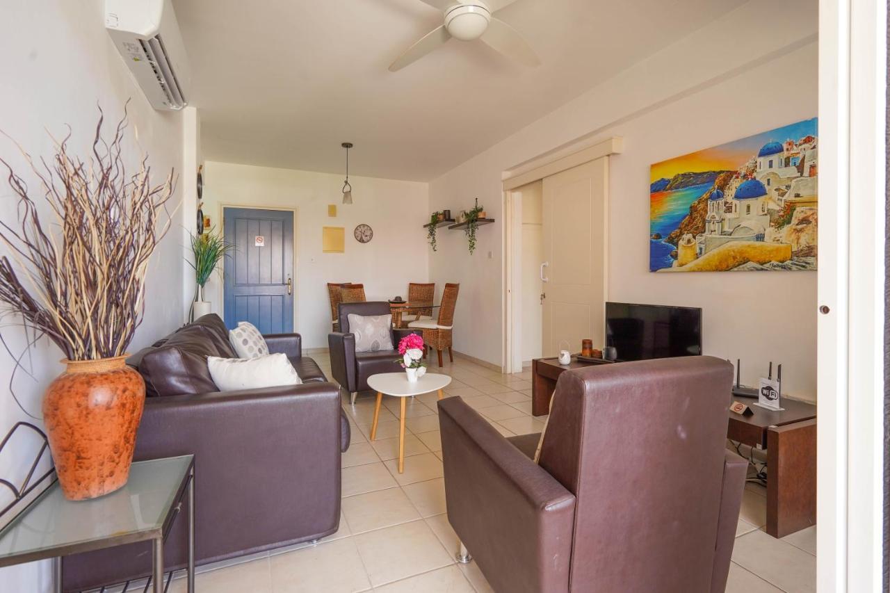 Resitour - Regina Gardens Apartment Пафос Екстериор снимка
