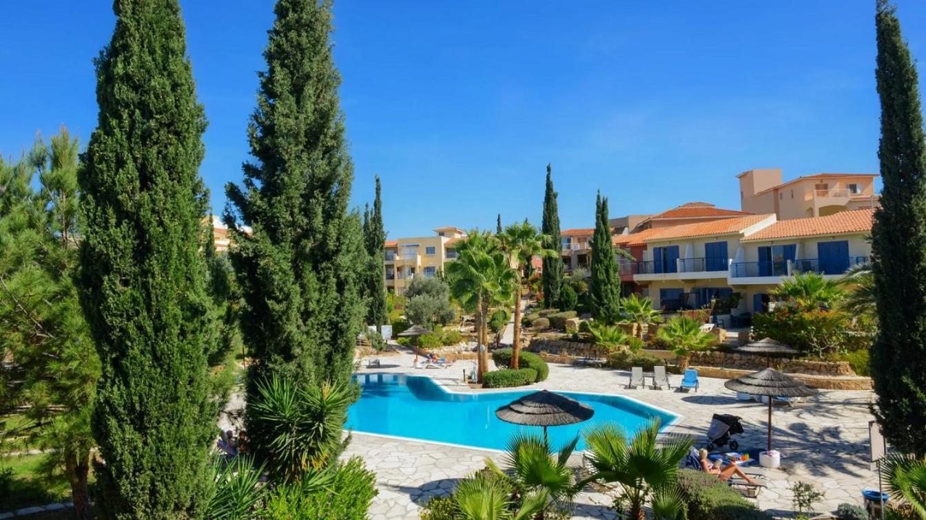 Resitour - Regina Gardens Apartment Пафос Екстериор снимка