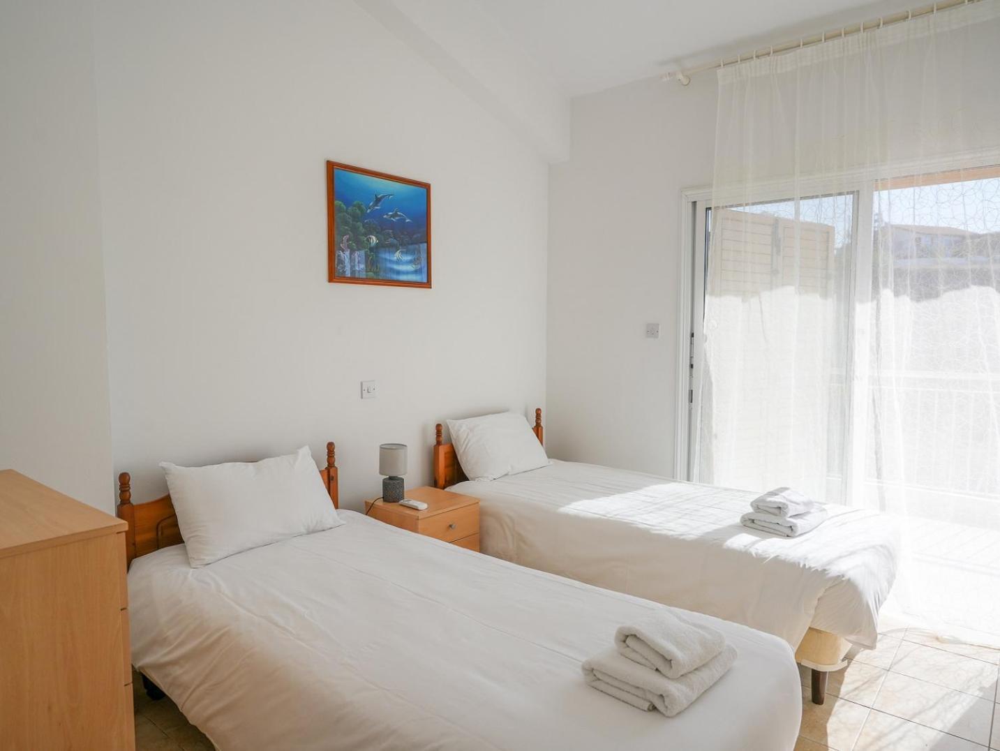 Resitour - Regina Gardens Apartment Пафос Екстериор снимка