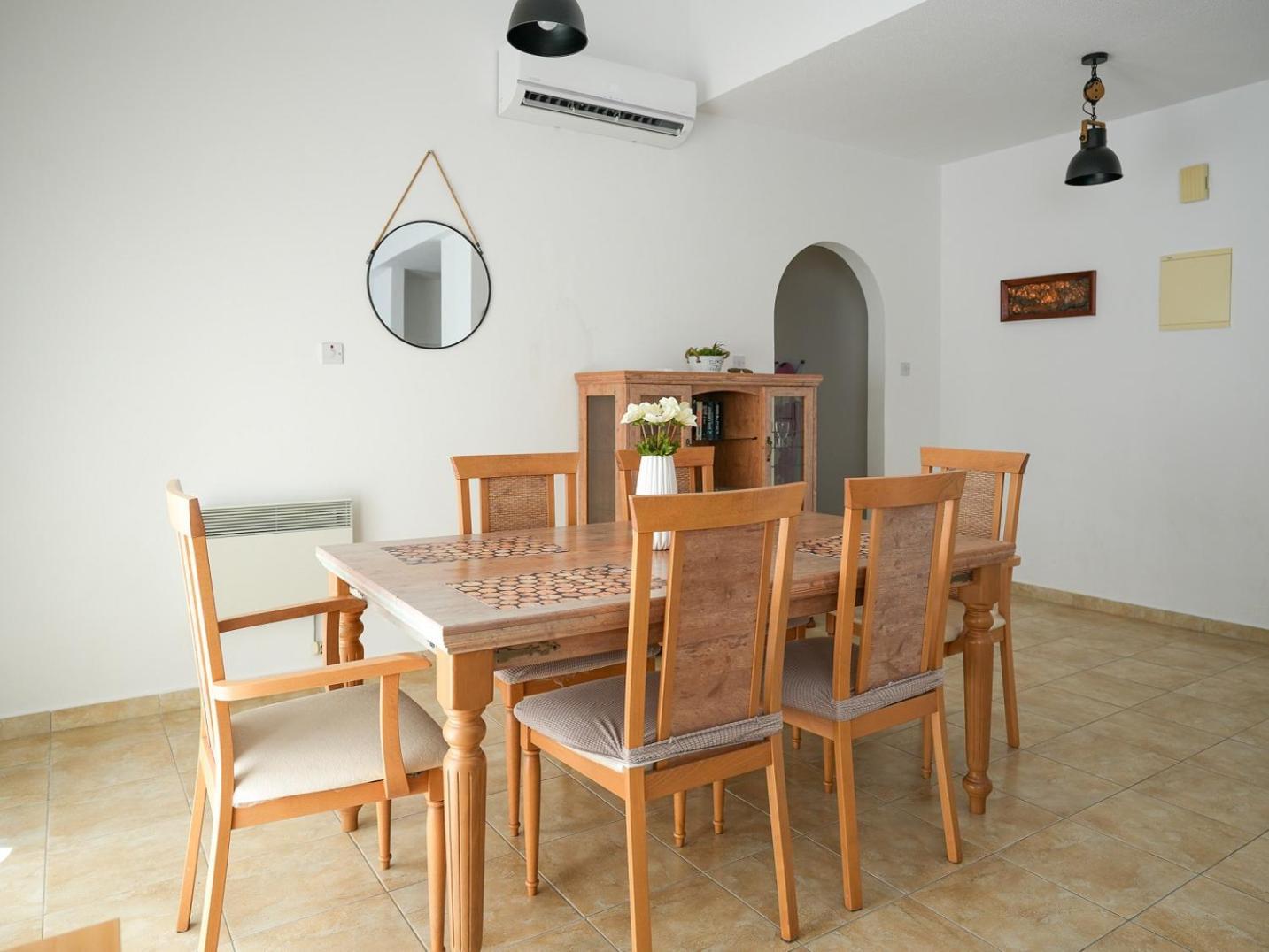 Resitour - Regina Gardens Apartment Пафос Екстериор снимка