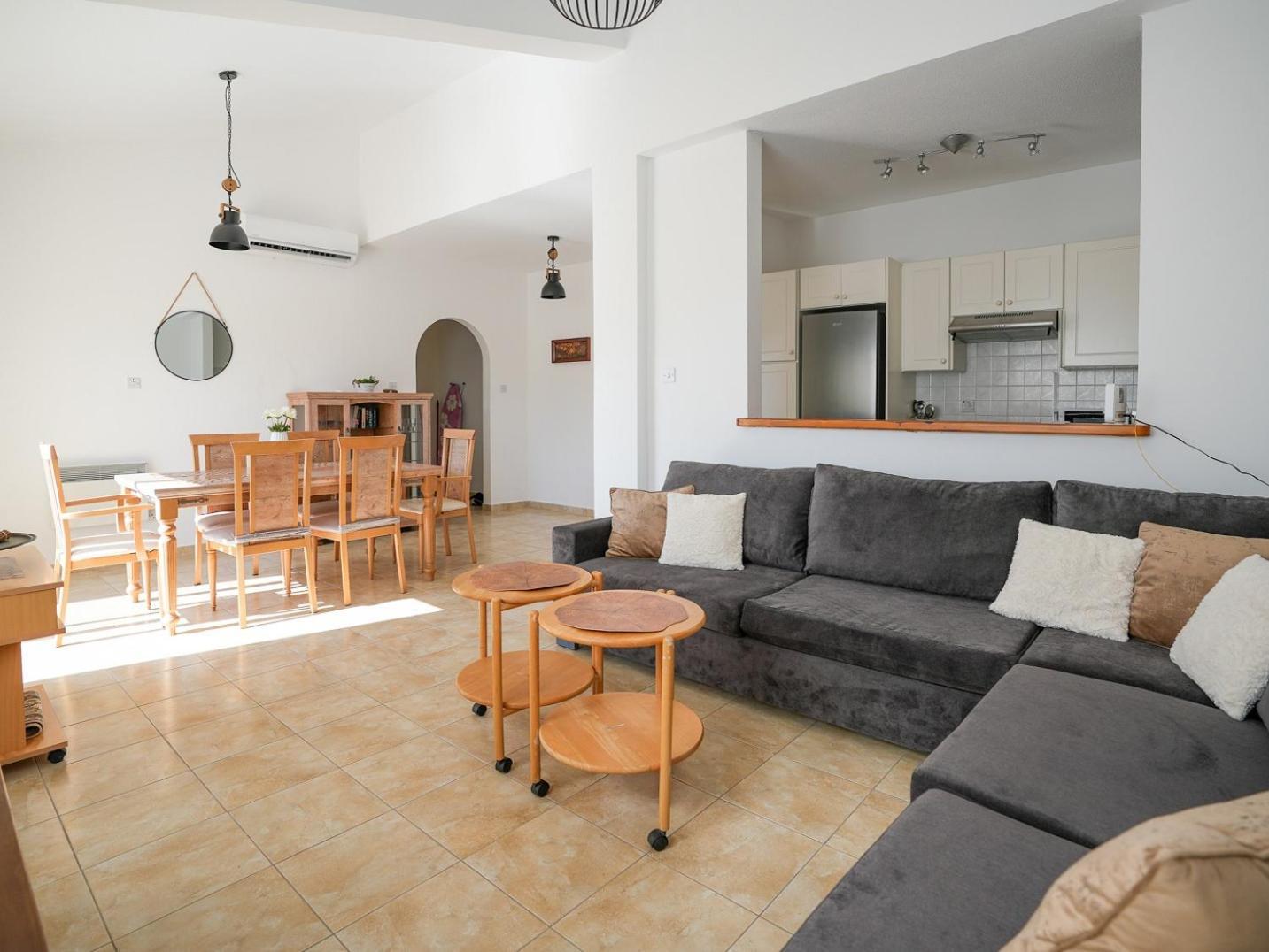 Resitour - Regina Gardens Apartment Пафос Екстериор снимка