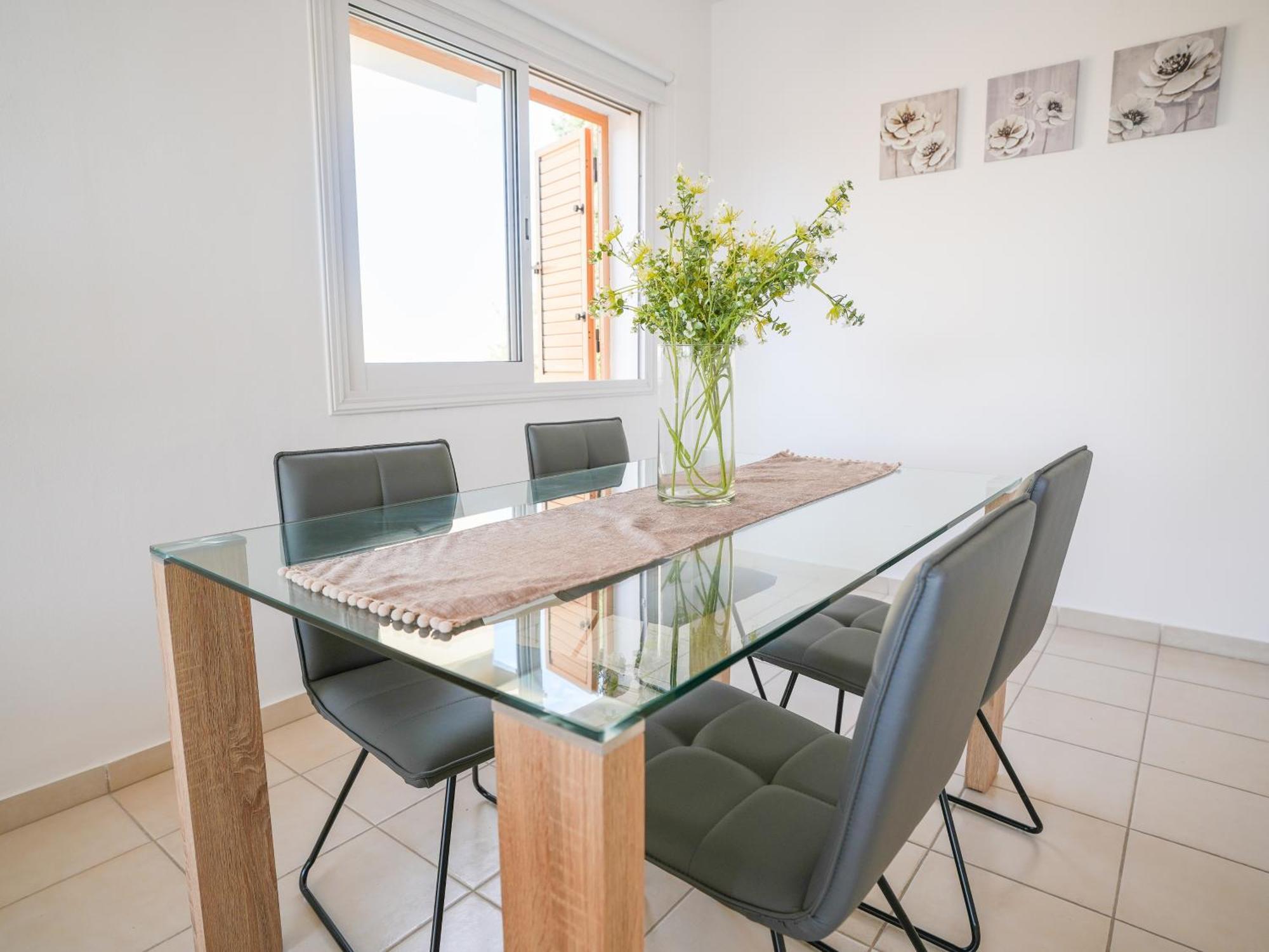 Resitour - Regina Gardens Apartment Пафос Екстериор снимка