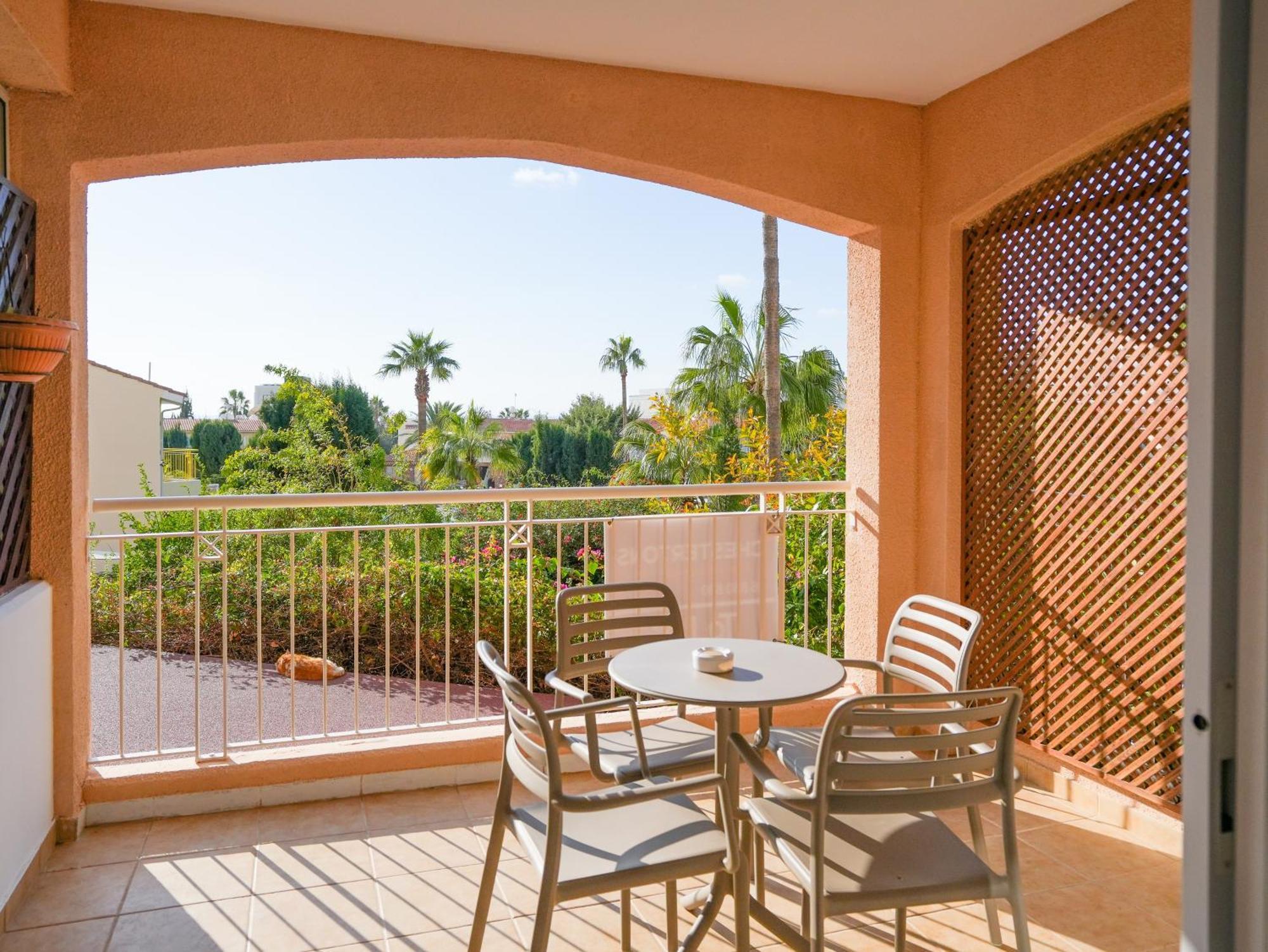 Resitour - Regina Gardens Apartment Пафос Екстериор снимка
