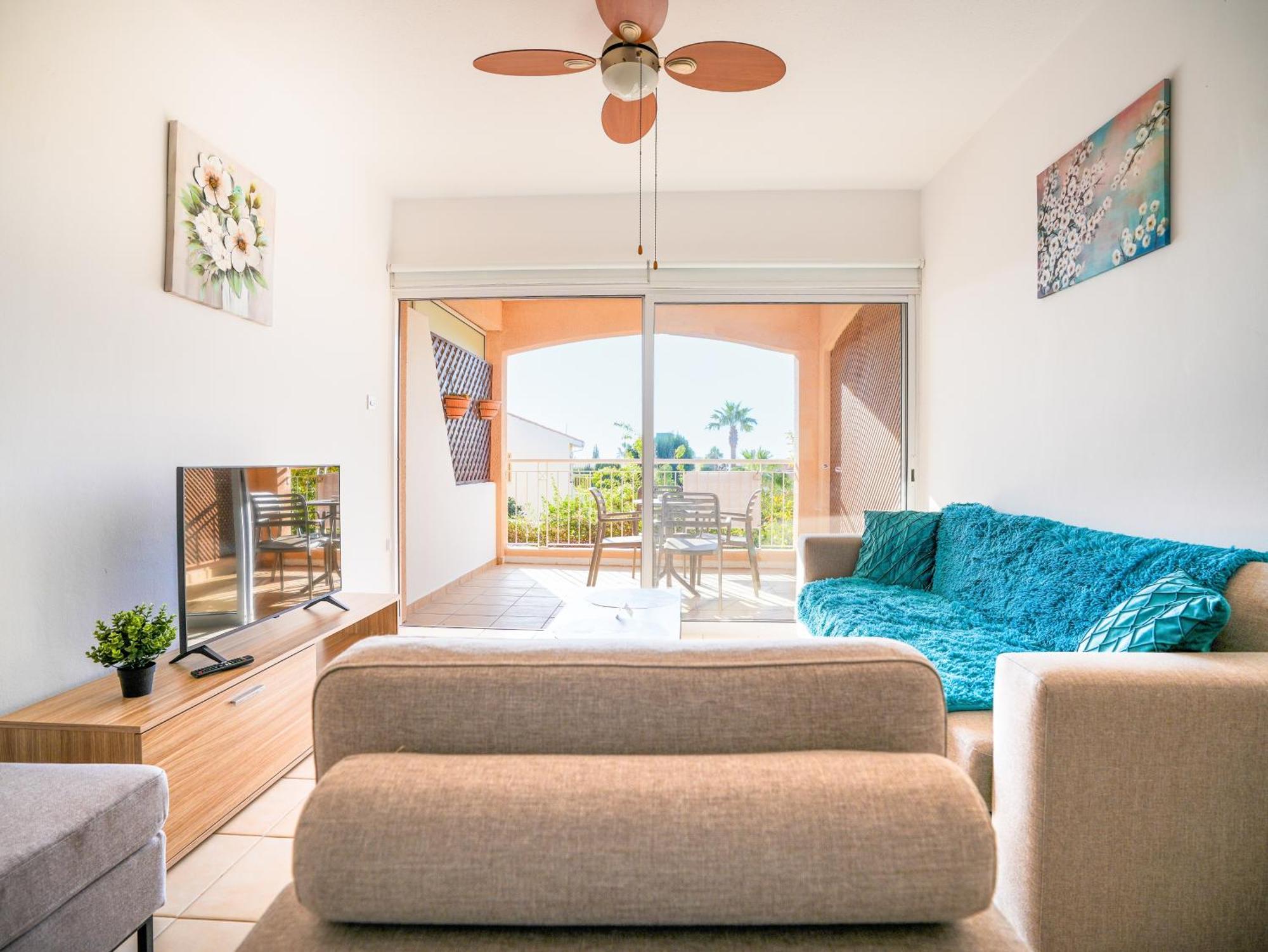 Resitour - Regina Gardens Apartment Пафос Екстериор снимка