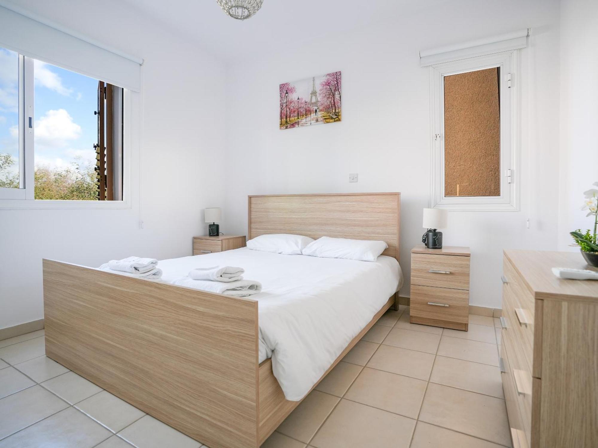 Resitour - Regina Gardens Apartment Пафос Екстериор снимка