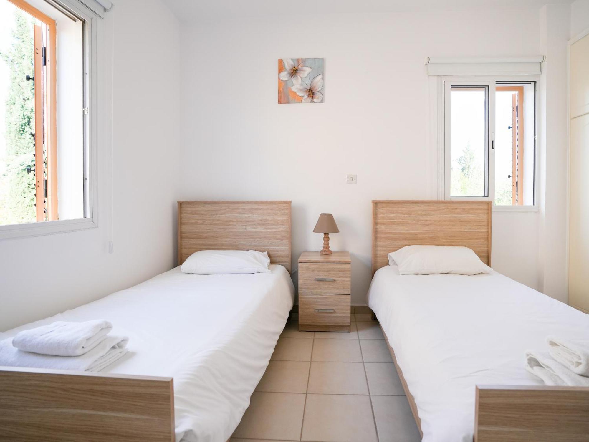 Resitour - Regina Gardens Apartment Пафос Екстериор снимка
