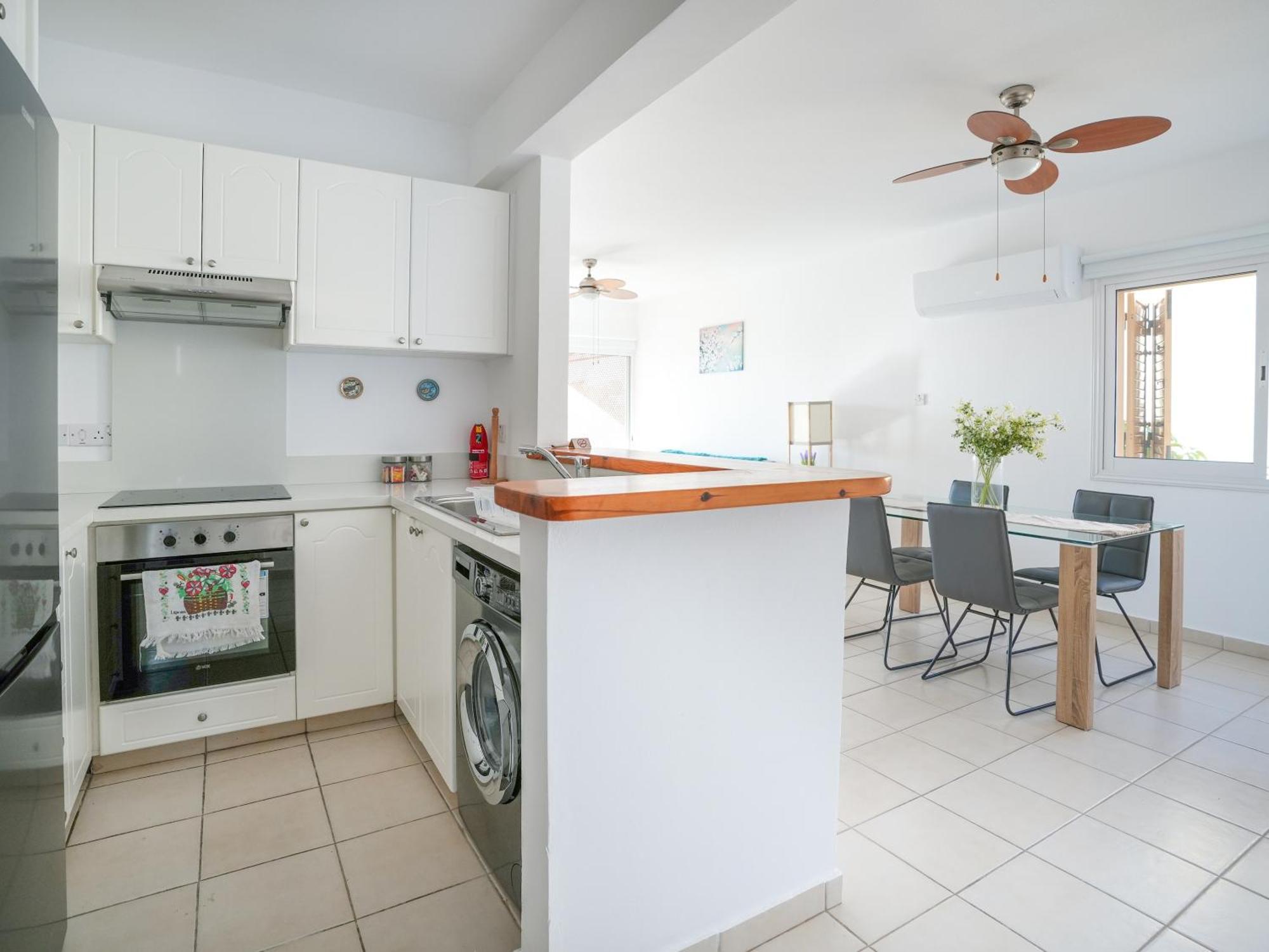 Resitour - Regina Gardens Apartment Пафос Екстериор снимка