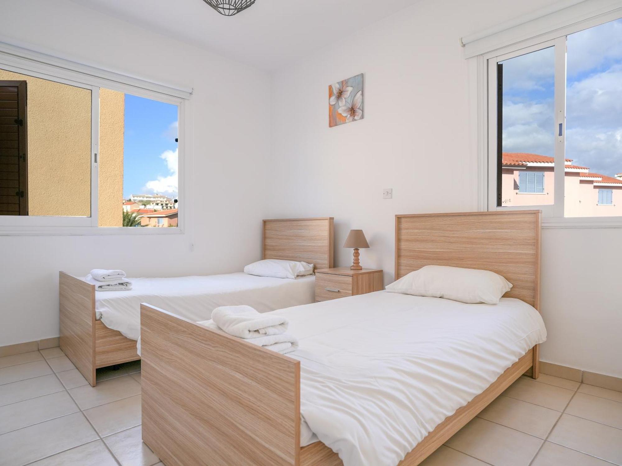 Resitour - Regina Gardens Apartment Пафос Екстериор снимка
